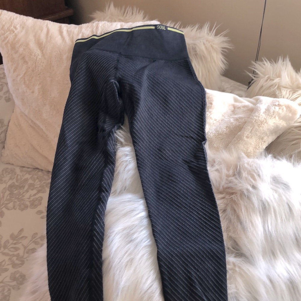 SoulCycle brand charcoal grey seamless leggings, size medium. BN worn once